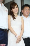 侯佩岑白裙亮相吐槽大S廚藝 嬌羞稱已準備造人