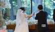 传奇女星刘晓庆美国大婚 教堂交换婚戒深情拥吻