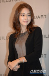 李珉廷婚后幸福首亮相 美貌依舊鉆戒吸引視線