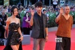 金基德《莫比乌斯》首映 李恩雨性感露胸献飞吻