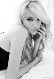 凯特·阿普顿黑白色写真 更显迷人双眸完美身材