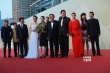 《一号目标》剧组齐登场 蒋勤勤条纹黄裙气质佳