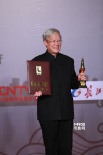 《萬箭穿心》獲中小成本影片 謝飛領(lǐng)獎激動異常