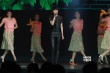 杨子珊现场演唱“红日” 飒爽皮裤“致青春”