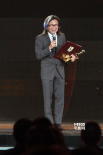 陈可辛斩获“最佳导演奖” 现场感谢“新东方”