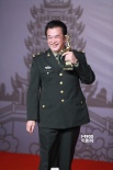 《傾城》獲最佳原創(chuàng)劇本獎 黃宏握獎杯笑不攏嘴