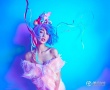 Angelababy化身神秘藍(lán)色妖姬 低胸翹臀妖嬈動(dòng)人