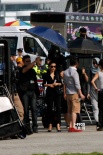 《变4》大黄蜂码头亮相 李冰冰笑对媒体打招呼