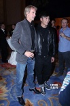 迈克尔·贝亮相《变4》中国之夜 合影尽显亲民