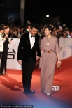 刘青云郭蔼明夫妇亮相红毯 为爱妻整理礼服贴心