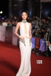 女星爱闪亮：刘嘉玲拒裸露 郭采洁手包抢眼