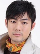 施易男