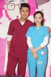 李小璐产后复出联手老公拍戏 贾乃亮甜蜜吻爱妻