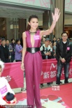 周秀娜穿深V连衣裤双胸外露 称圣诞将约会男友