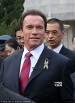 施瓦辛格西安观看兵马俑 遭围堵无架子亲和力足