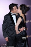 钟丽缇红毯风骚送飞吻 《爸爸》张亮获时尚大奖