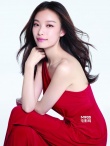 倪妮“红白玫瑰”写真 露白嫩香肩展浓情魅惑