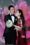 刘璇北京补办婚礼与老公舌吻 高群书等现身道贺