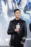 谢霆锋宣传《救火英雄》频微笑 三型男齐聚吸睛