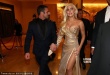 Lady Gaga爆乳装亮相派对 与男友当众大胆拥吻