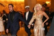 Lady Gaga爆乳装亮相派对 与男友当众大胆拥吻