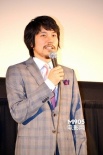 松山健一满脸胡茬似大叔 新片传递震后正能量