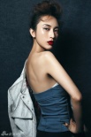 張儷敞露鎖骨美背吸睛 強(qiáng)勁掀起復(fù)古女BOSS風(fēng)潮