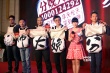 杨幂吊威亚拍《分手大师》 邓超：她边吐边拍