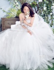 白百何唯美婚紗照登封面 盡顯優(yōu)雅婉約靈動(dòng)之氣