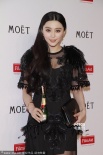 范冰冰透視禮服亮相 與“女王”斯文頓親密合照