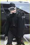 Lady GaGa雷人造型出街 护目镜遮面服装似忍者