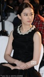 刘亦菲亮相新片发布会 穿美艳黑裙与Rain无交流