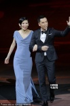 最佳男演员名单揭晓 吴君如手牵甄子丹微笑颁奖