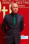 徐峥皱眉头“囧”字表情显滑稽 绿色领带最惹眼