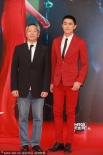 林更新红西装登场亮相抢镜 获最佳新演员提名