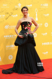 女演員羅瑞·佩絲特亮相紅毯 荷葉裙玩轉(zhuǎn)中國(guó)風(fēng)