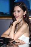 Angelababy谈与黄晓明感情：不急结婚 想生宝宝