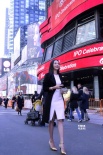 姚晨助力微博美國上市 著優(yōu)雅裝扮與王力宏合影