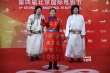 蒙古影片主创穿民族服饰个性亮相 挥手示意观众