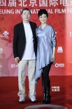 馮小剛徐帆亮相紅毯秀恩愛 徐帆著長衫神采奕奕