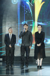 潘長(zhǎng)江父女同臺(tái)亮相溫馨 孫泰英被提問(wèn)兩頰緋紅