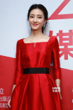 “美人心計”女星王麗坤亮相后臺 紅色長裙大氣