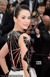章子怡女神范兒亮相 半透視拖尾白紗裙驚艷全場(chǎng)