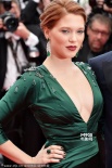 《圣罗兰传》戛纳首映礼 蕾雅·赛杜霸气露美沟