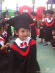 森碟幼儿园毕业 身穿学士服被赞“少年版赫敏”