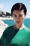 李宇戛纳春夏日风情写真橘色明艳 频抛电眼勾人
