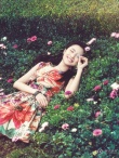 “谋女郎”张慧雯拍暖春写真 清新靓丽笑靥如花