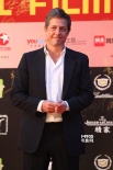 英國演員休·格蘭特亮相紅毯 招牌微笑溫暖人心