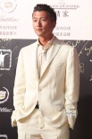 新晋少妇高圆圆蓝抹胸裙秀美背 谢霆锋帅气依然