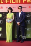 “中国好爸爸”王岳伦出场 车永莉黄色长裙迷人